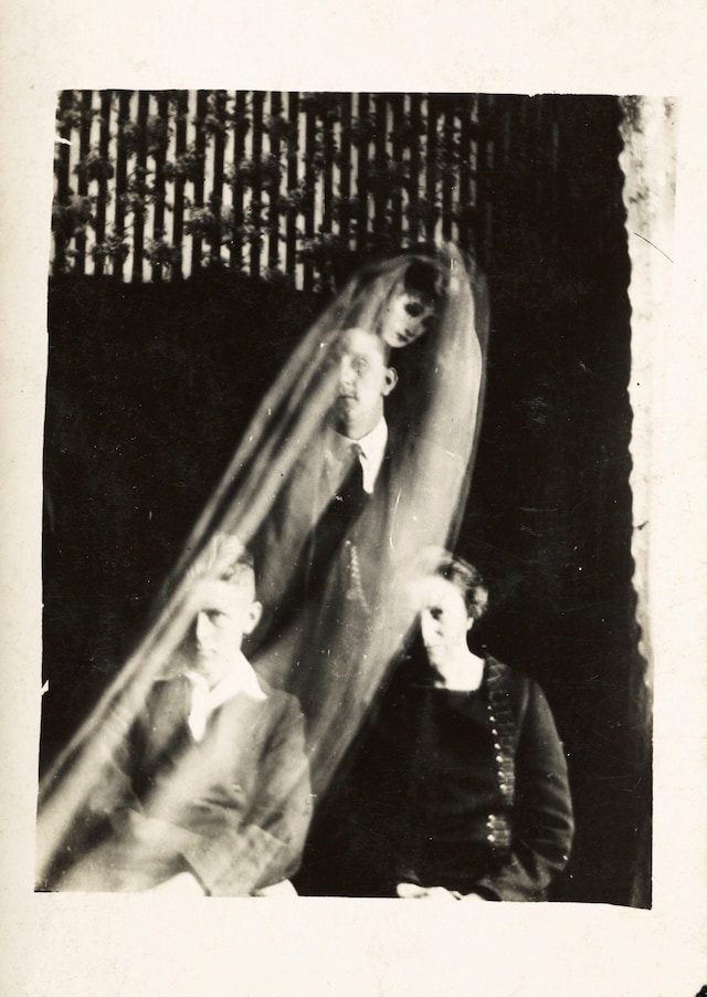 Ghosts in photographs 7