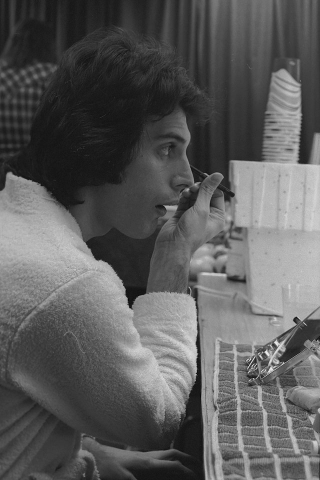 A cultural history of eyeliner 10