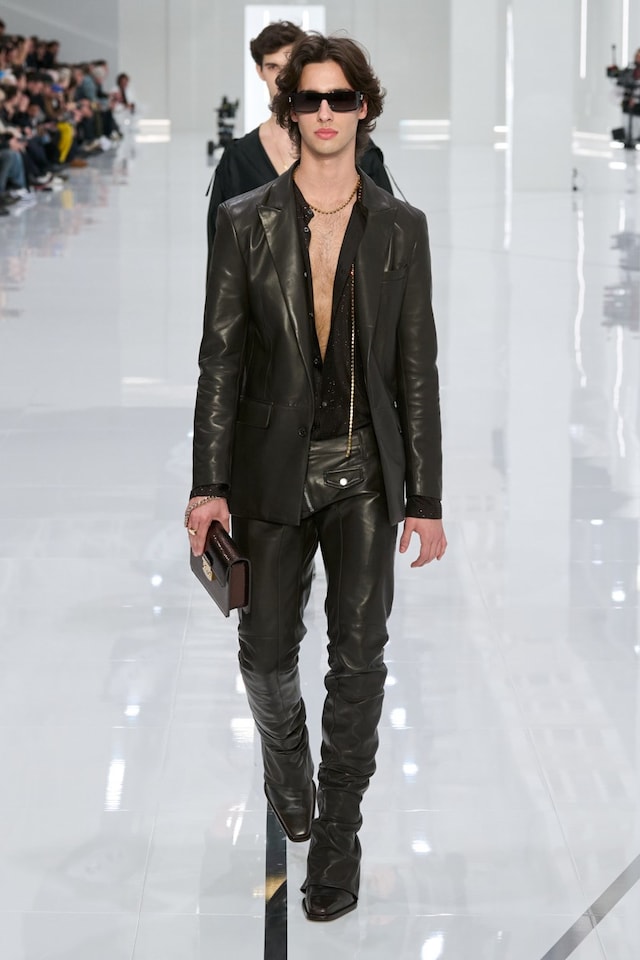 Look 10n 19