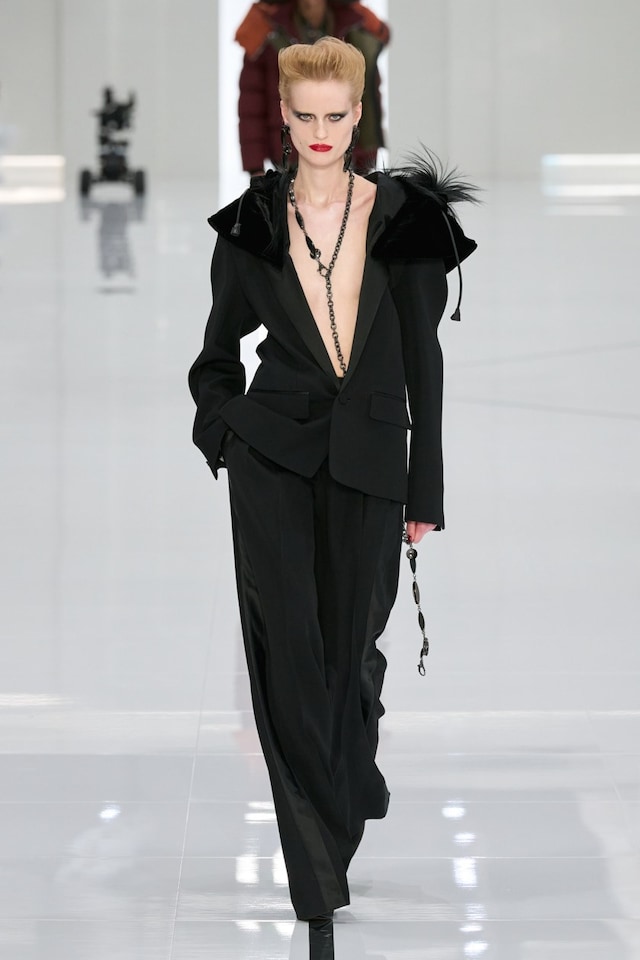 Look 12n 23