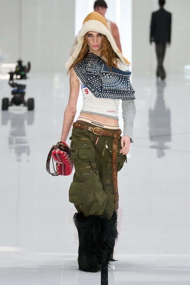 Look 23d 44