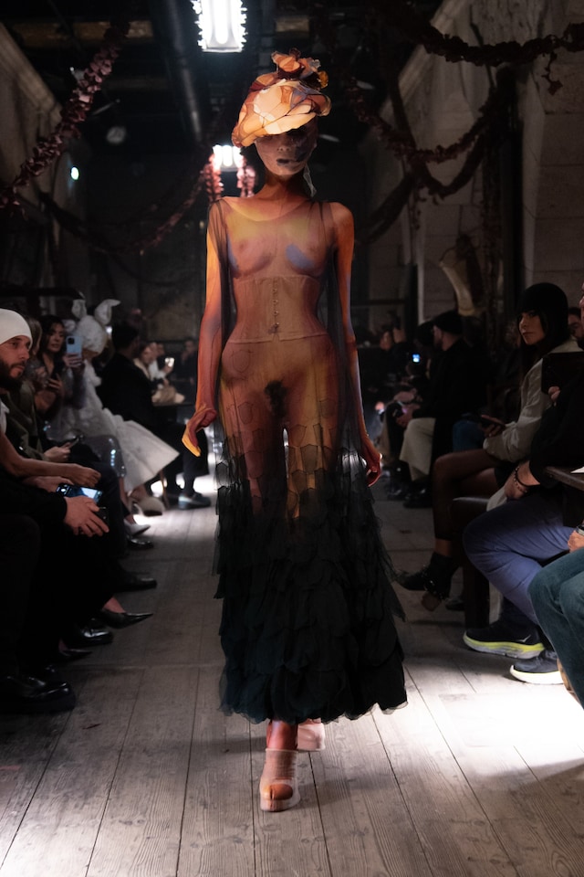 Beauty at Maison Margiela SS24 Couture 25