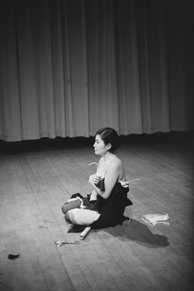 Yoko Ono: Music of the Mind (2024) 8