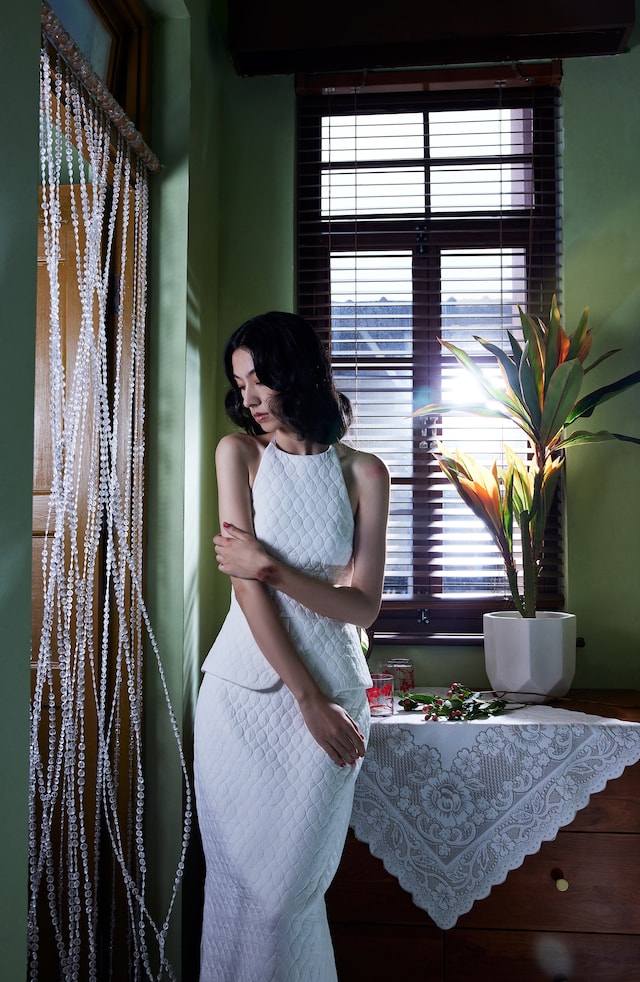 Yu Li, A Hole in the Wall 11
