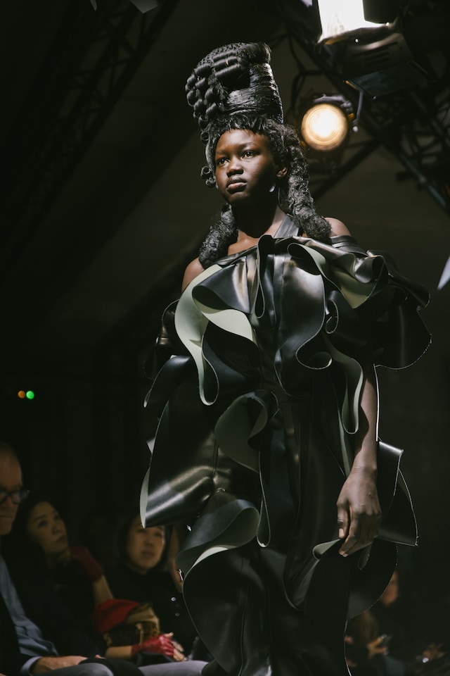 REI KAWAKUBO Comme Des Garçons Comme des Garçons Spring 2024 Ready-to-Wear Collection | Vogue