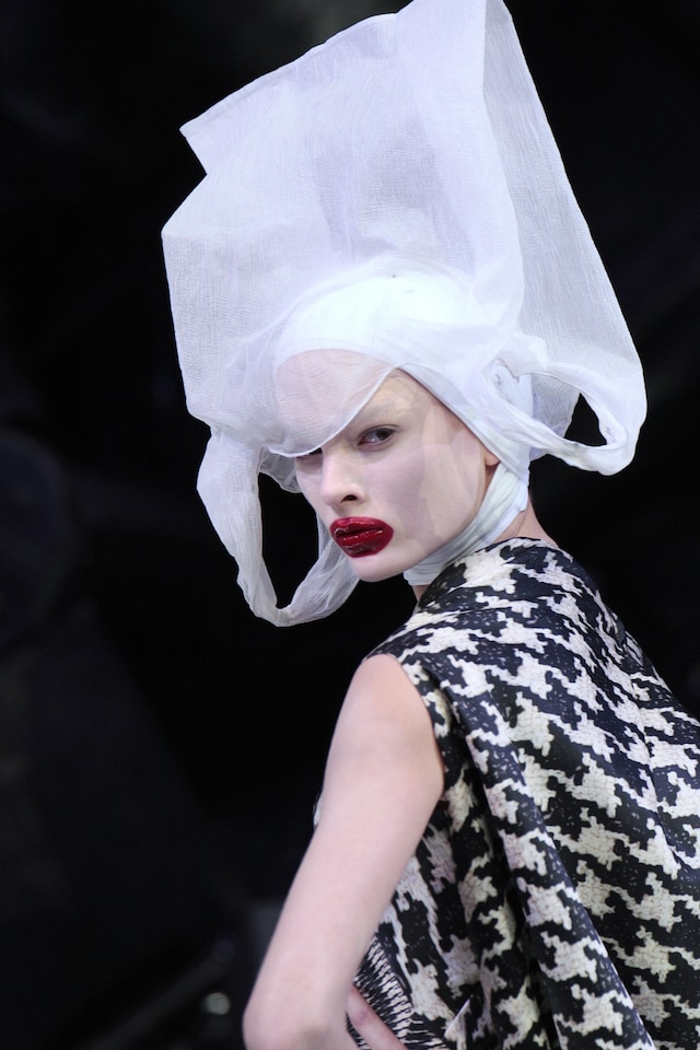 Beauty at Alexander McQueen AW09 1