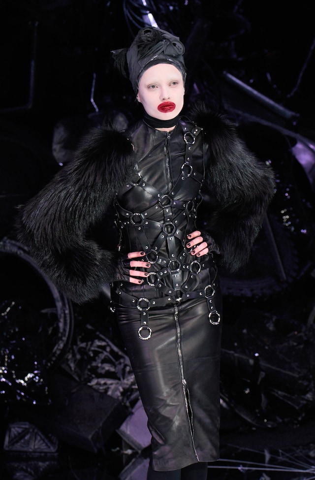 Beauty at Alexander McQueen AW09 5