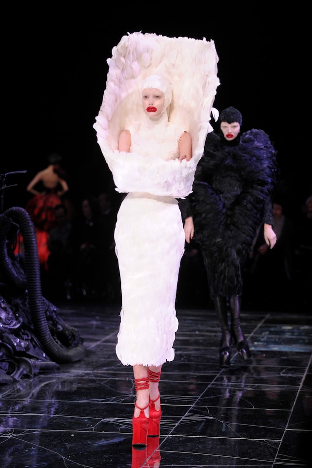 Beauty at Alexander McQueen AW09 9