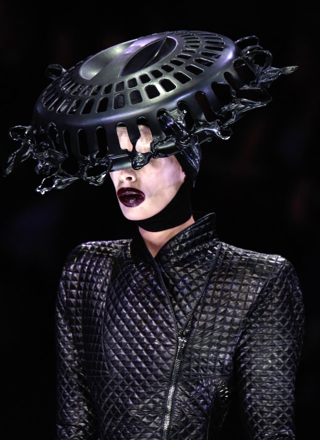 Beauty at Alexander McQueen AW09 14