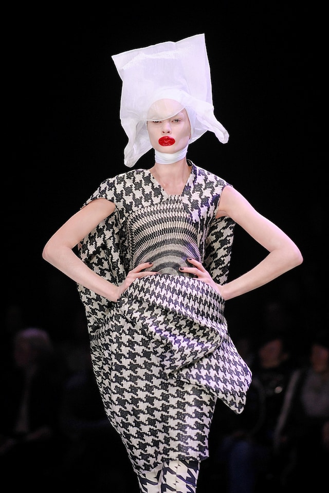 Beauty at Alexander McQueen AW09 18