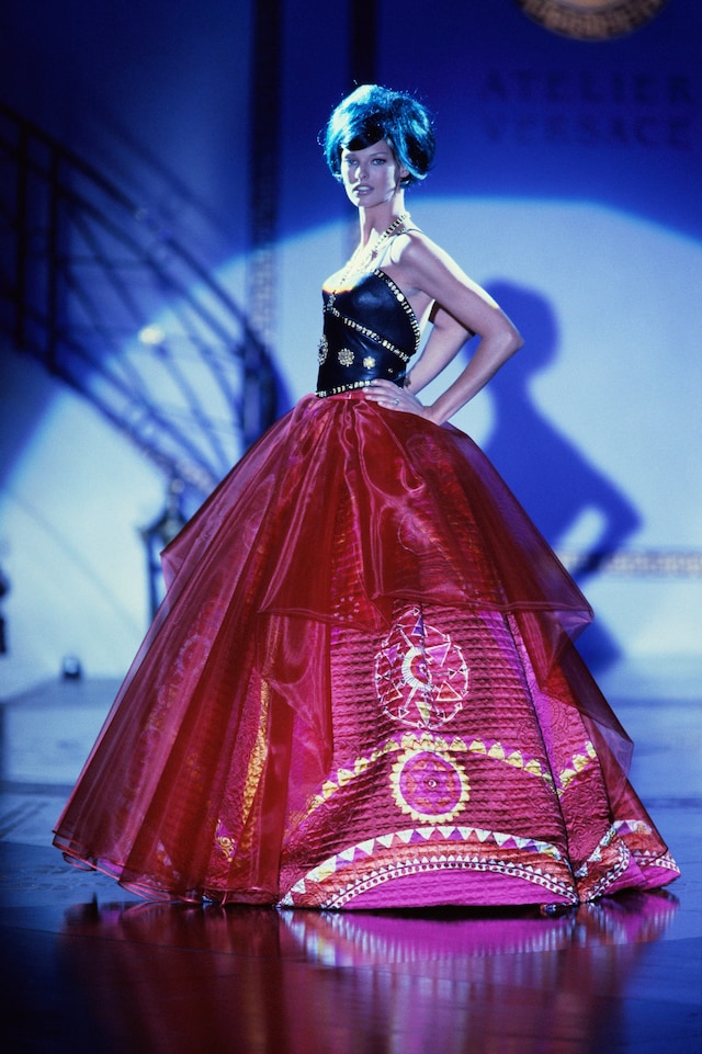 Linda Evangelista greatest runway looks 17