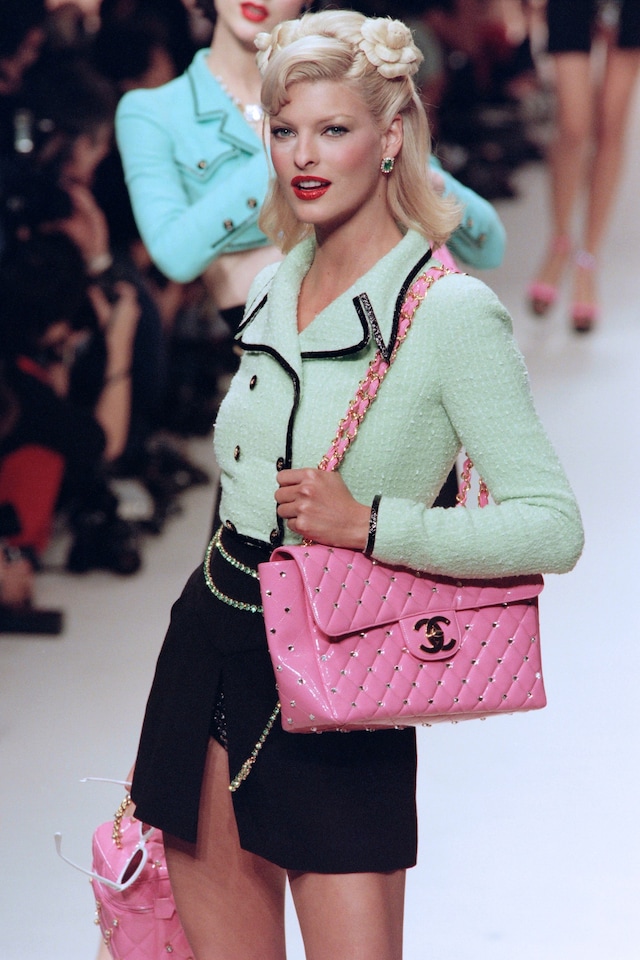 Linda Evangelista greatest runway looks 29