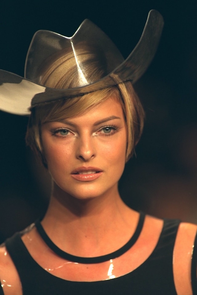 Linda Evangelista greatest runway looks 37