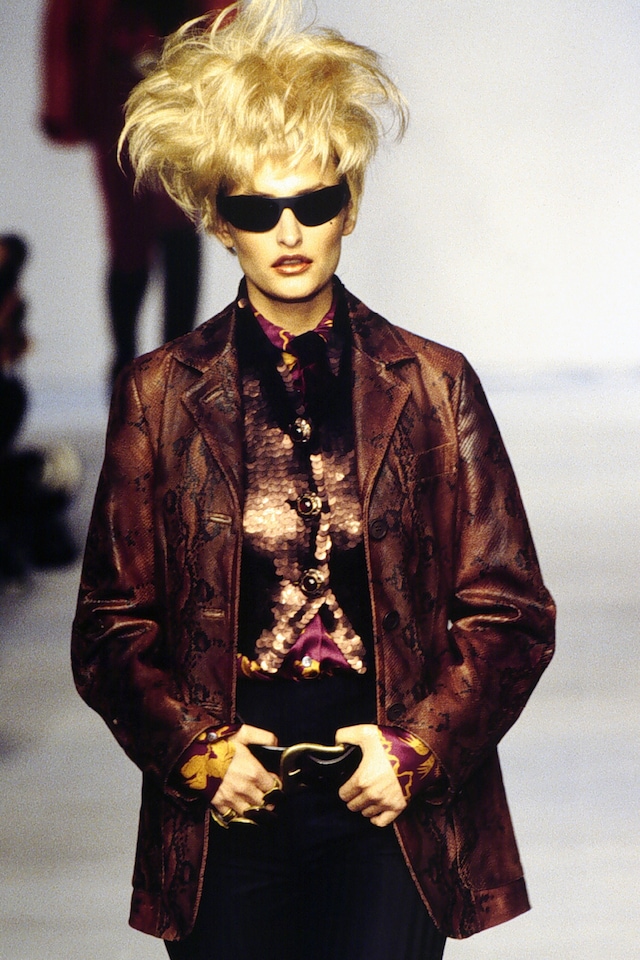Linda Evangelista greatest runway looks 33