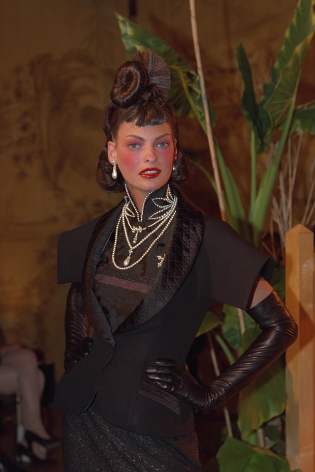 Linda Evangelista: 59 of her greatest runway moments | Dazed