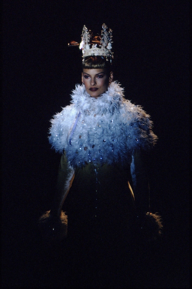 Linda Evangelista greatest runway looks 22