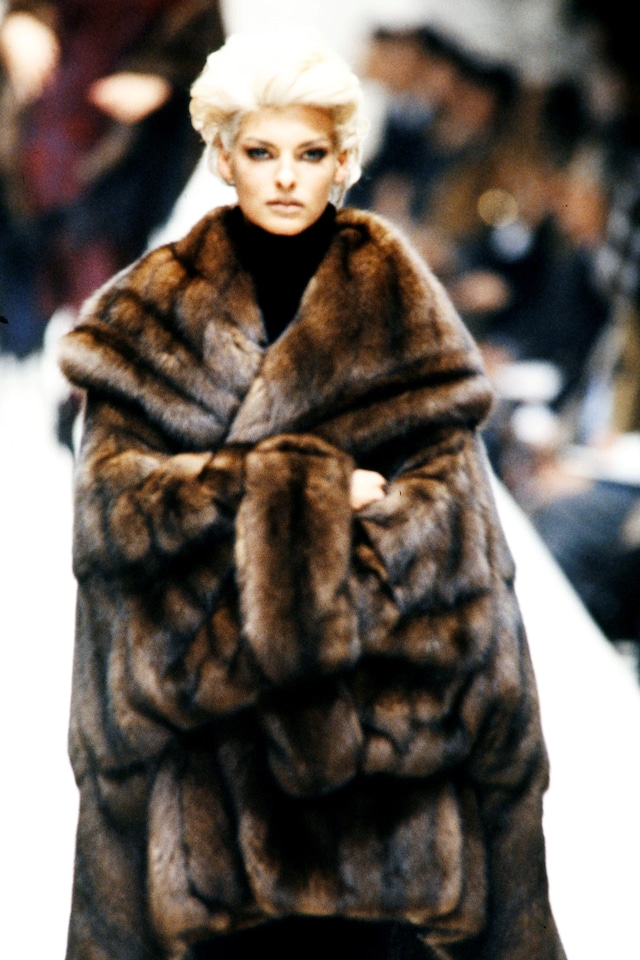 Linda Evangelista greatest runway looks 9