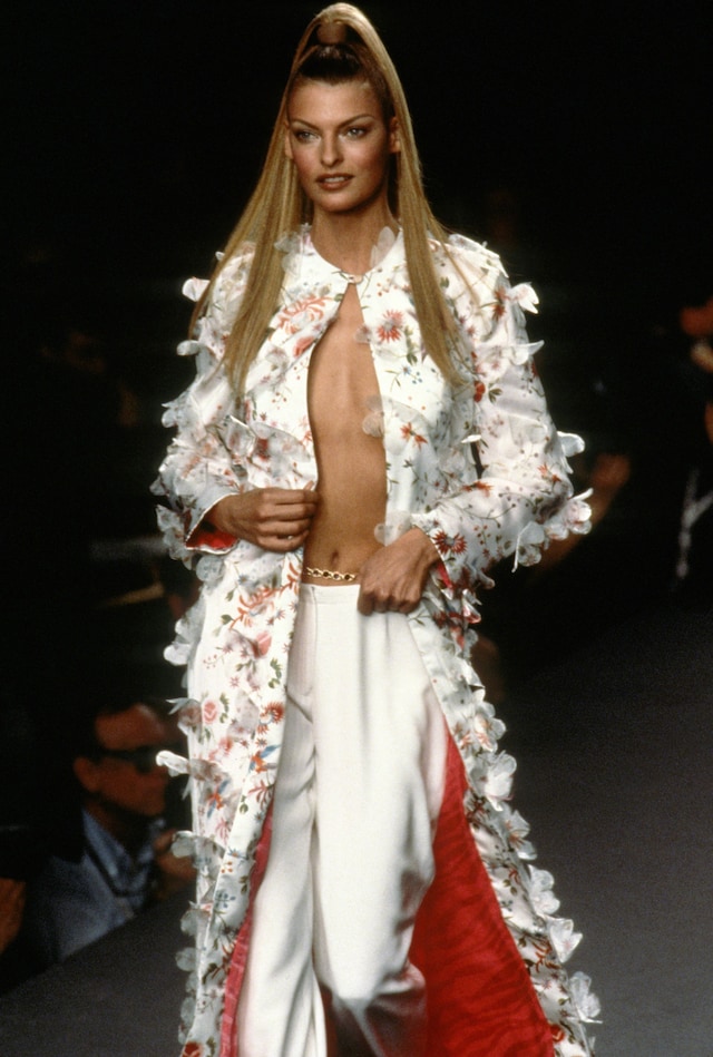 Linda Evangelista greatest runway looks 43