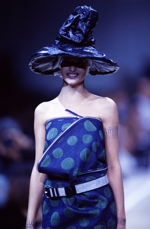 Linda Evangelista: 59 Of Her Greatest Runway Moments 