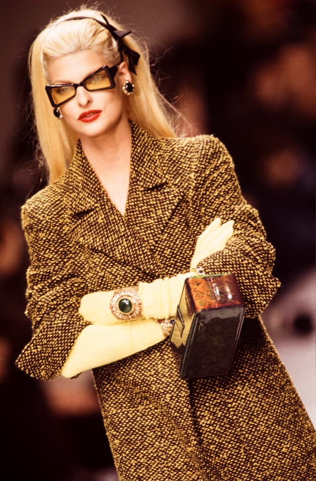 Linda Evangelista greatest runway looks 35