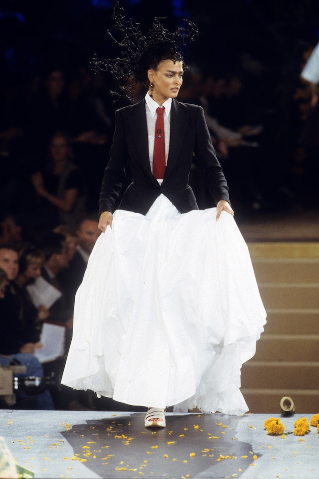Linda Evangelista greatest runway looks 50