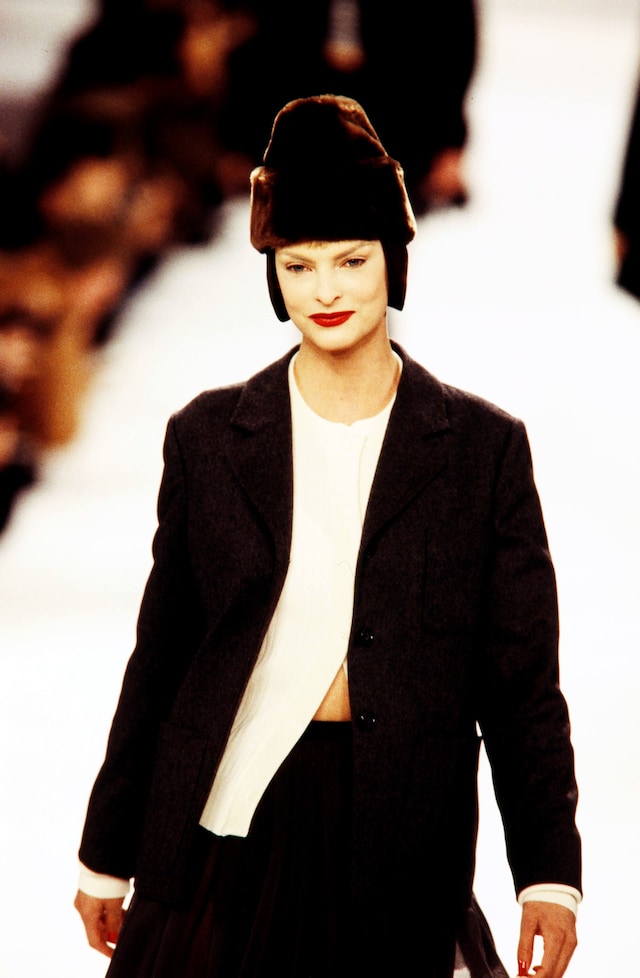 Linda Evangelista greatest runway looks 23