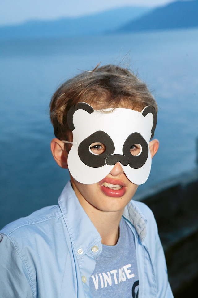 Julian Slagman, Looking at My Brother (2024) 15