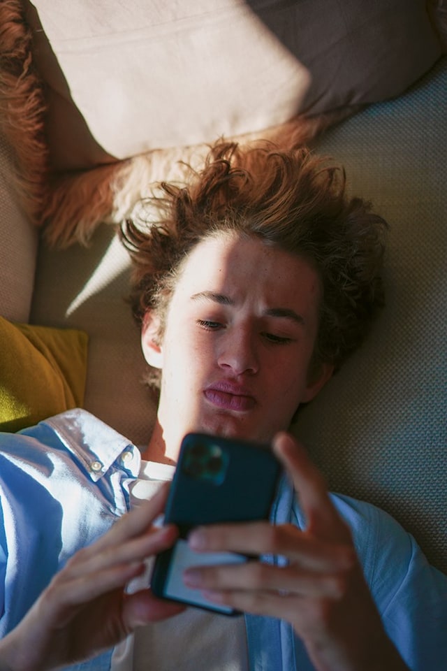 Julian Slagman, Looking at My Brother (2024) 8