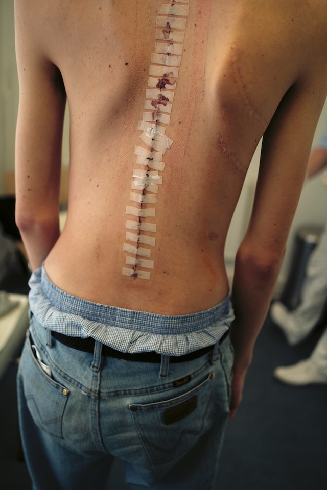 Julian Slagman, Looking at My Brother (2024) 20