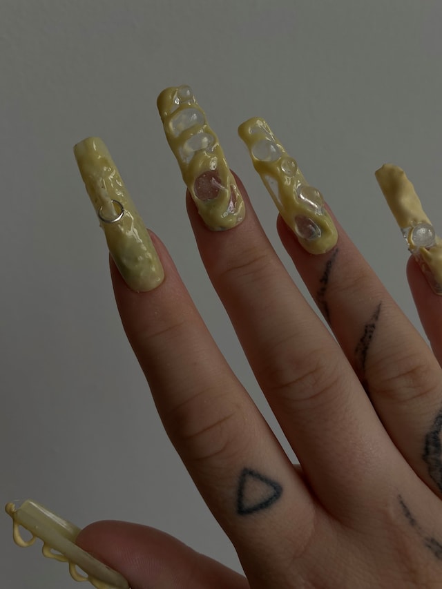 Fake piercings nails 3
