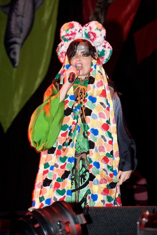 Glastonbury Festival’s greatest fashion moments 23
