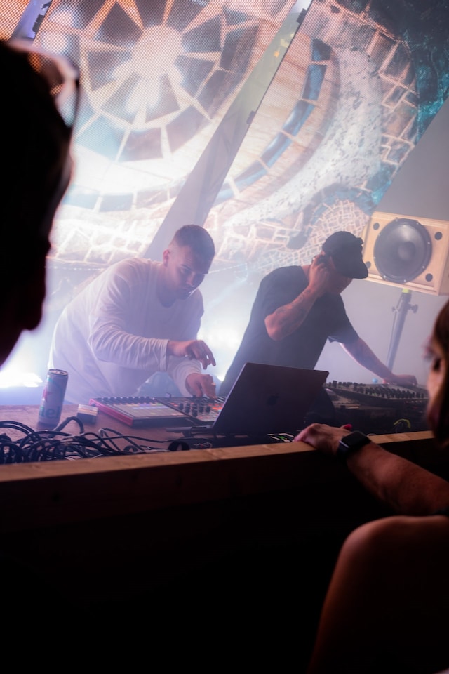 Woody92 &amp; Floid - Dekmantel Ten [please credit Jen 20