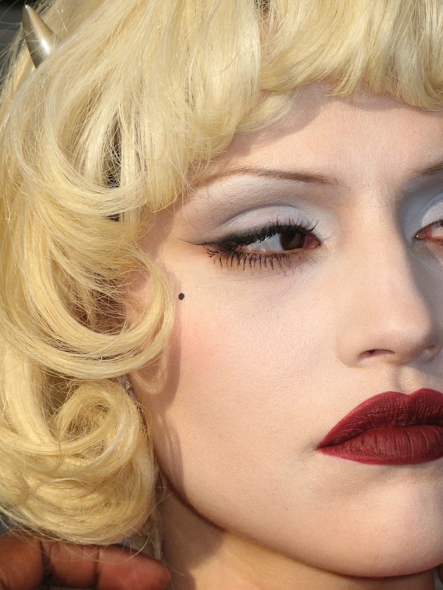 Gabbriette BTS Vivienne Westwood shoot 7