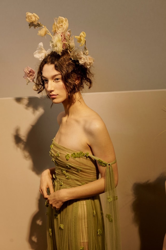 The Brief History of Wearing Flowers in your Hair 3
