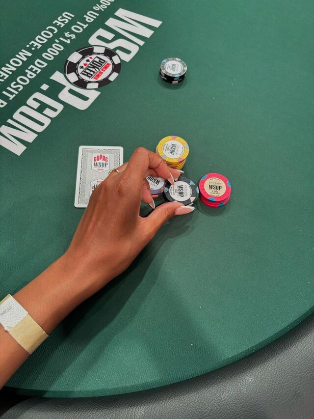 World Series Poker manicures nail art 19