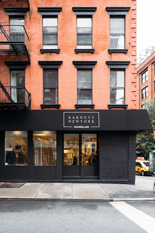 BARNEYS-HOURGLASS-FINAL-3 4