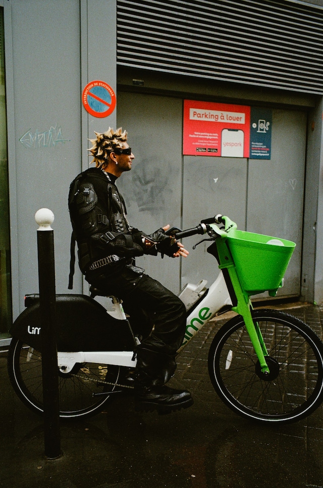 Paris street style SS25 12