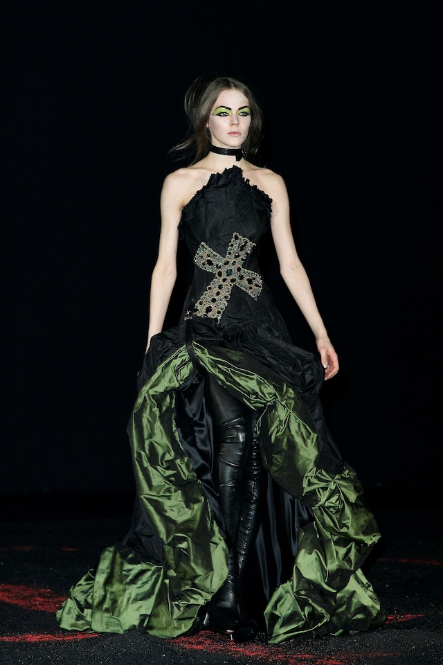 Witchcraft on the runway 0