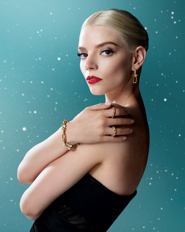 COMFORT AND (ANYA TAYLOR) JOY