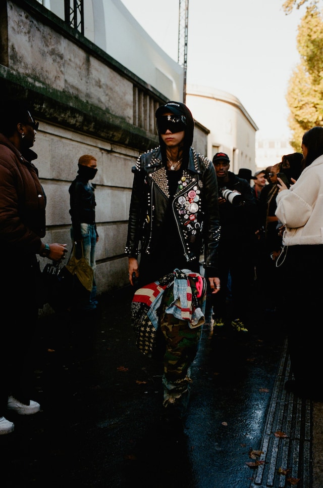 Charming Paris street style SS25 Yu Fujiwara 16