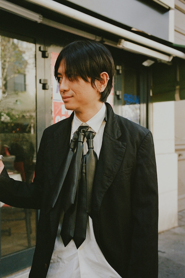 Charming Paris street style SS25 Yu Fujiwara 23