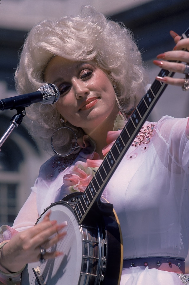 In pictures: the beauty evolution of Dolly Parton 9