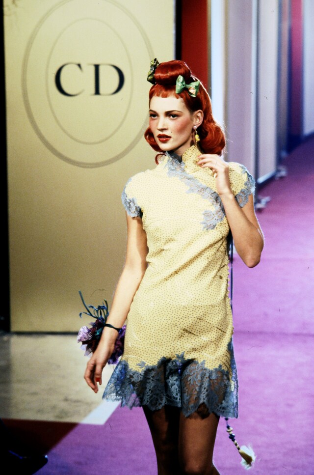 Kate Moss walks for Christian Dior A/W 1997 RTW 3