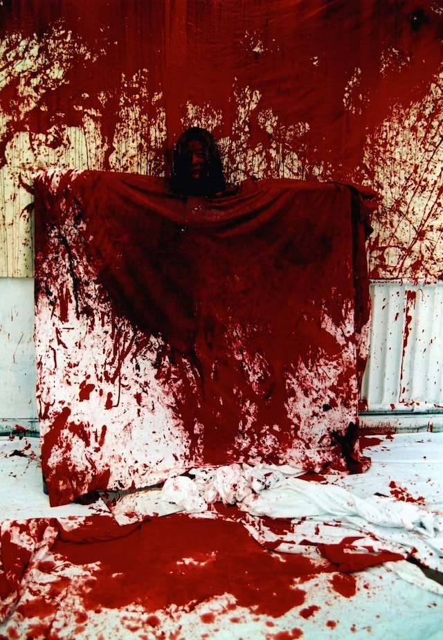 Chiharu Shiota, Becoming Painting (1994) 2