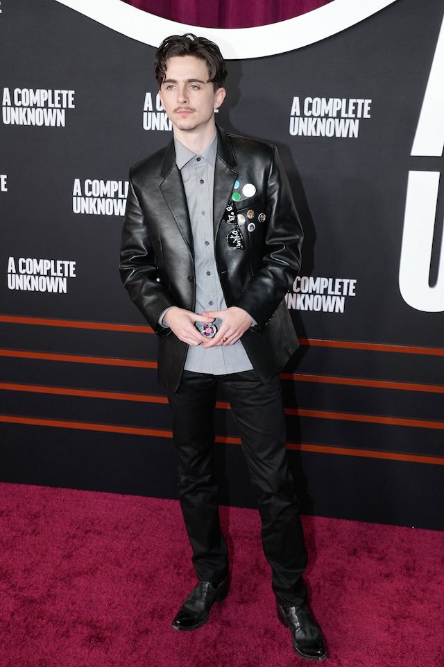 Timoth&#233;e Chalamet A Complete Unknown press tour looks 1