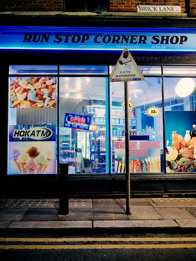 Hoka, Run Stop Corner Shop 0