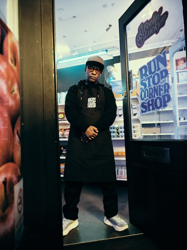 Hoka, Run Stop Corner Shop 4