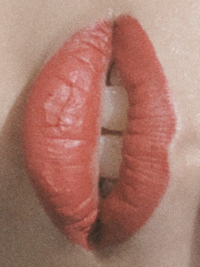 Ritsch Sisters, I find them really pleasant to hold (2025) 2