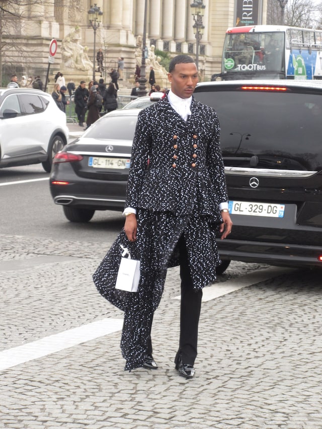 Couture Week SS25 street style 40