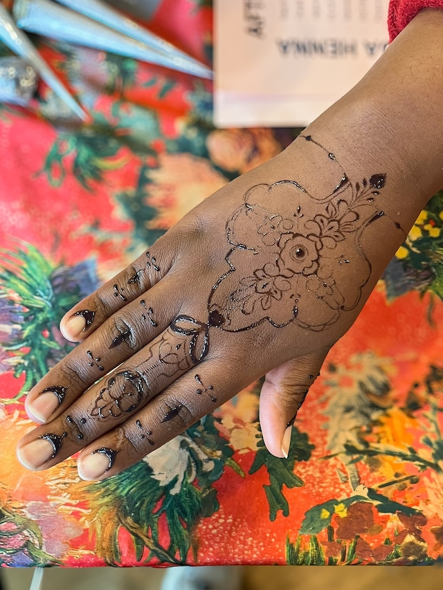 Huq That, Henna Collective 16